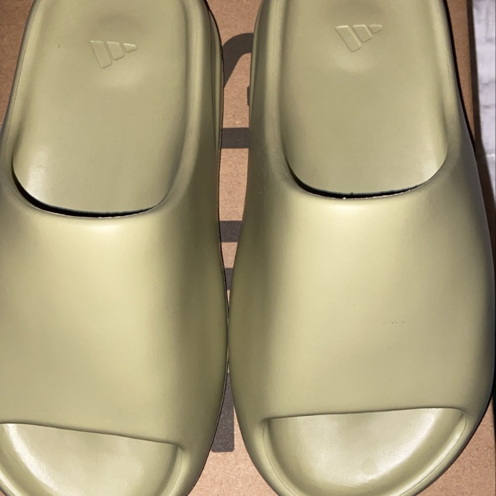 Brand New Authentic Yeezy Slide Resin Color